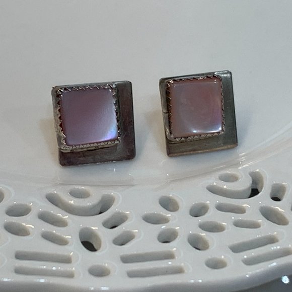 Vintage Sterling and Pink Mother of Pearl Stud Earrings - Picture 6 of 9